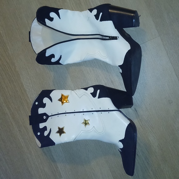 Cowboy boots - Picture 1 of 2